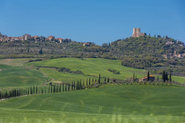 Una Masía Toscana Frente Pueblo Con Una Ruina — Foto de Stock