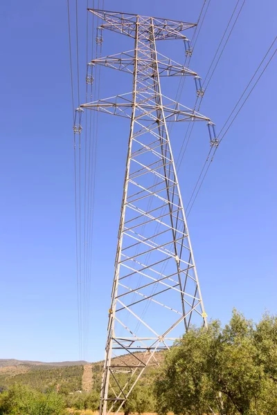 Elektrische Hochspannungskabelmasten — Stockfoto