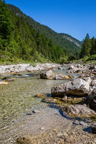 Rzeka Tyrolskich Alpach — Zdjęcie stockowe