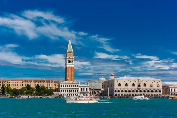 Uitzicht Van Zee Naar Venetië Met Campanile San Marco Doges — Stockfoto