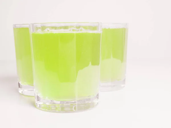 Bicchieri Succo Mela Verde Sul Tavolo Della Colazione Continentale — Foto Stock