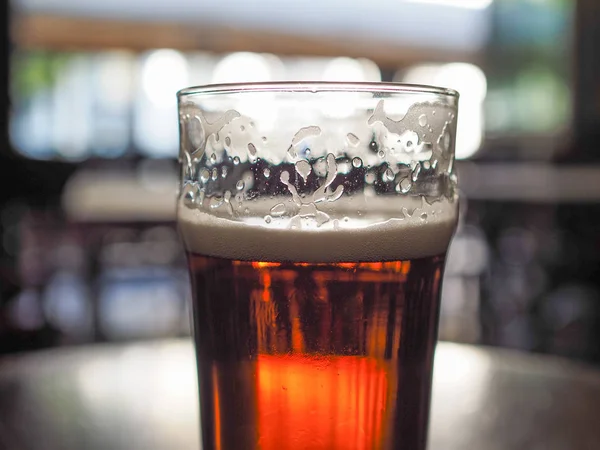 Pint Pub Fokusera Och Suddig Bakgrund Bokeh — Stockfoto