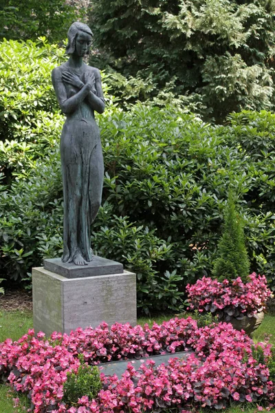 Statue Dans Parc — Photo