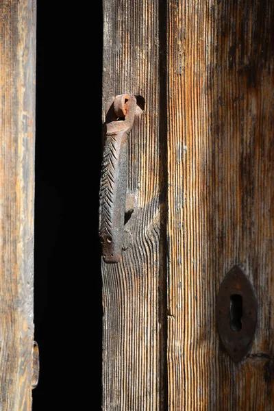 Starý Zámek Dveří Dřevěném Pozadí — Stock fotografie