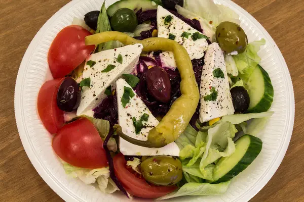 Görög Saláta Táblán — Stock Fotó