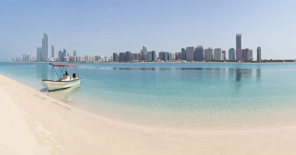 Abu Dhabi Horizonte Panorama — Fotografia de Stock