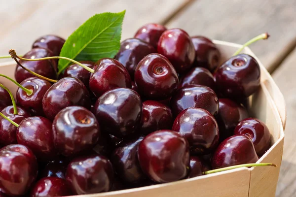 Cerises Rouges Fraîches Sur Fond Gros Plan — Photo