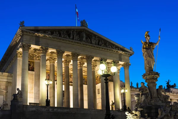 Parlament Wien Bei Nacht Wahrzeichen Mit Pallas Athena Brunnen — Stockfoto