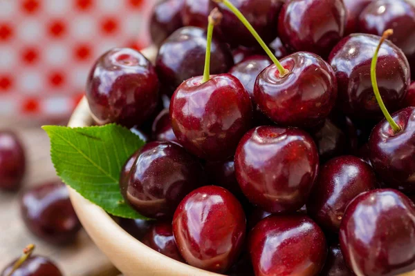 Frische Rote Kirschen Auf Hintergrund Nahaufnahme — Stockfoto