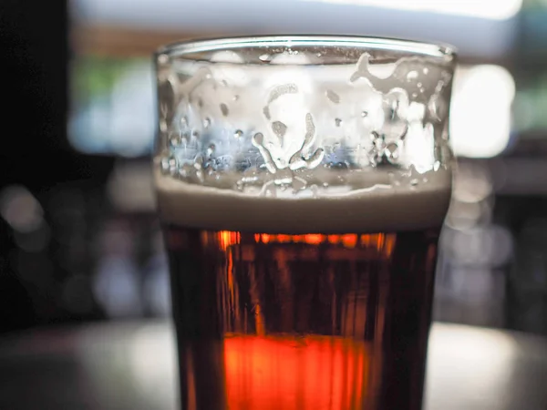 Pint Beer Pub Focus Beer Blurred Background Bokeh — Stock Photo, Image