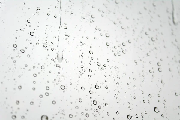 Eğimli Pencereye Yağmur Damlaları Sığ Dof — Stok fotoğraf
