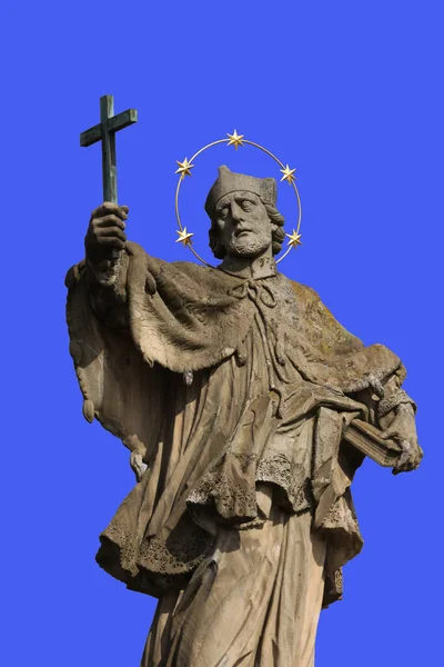 Άγαλμα Του Ιησού Χριστού Μπροστά Από Την Εκκλησία — Φωτογραφία Αρχείου