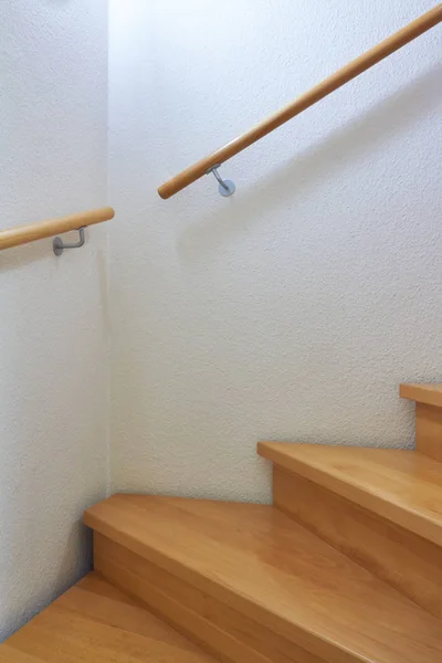계단에 계단이 다음층으로 이어진다 — 스톡 사진