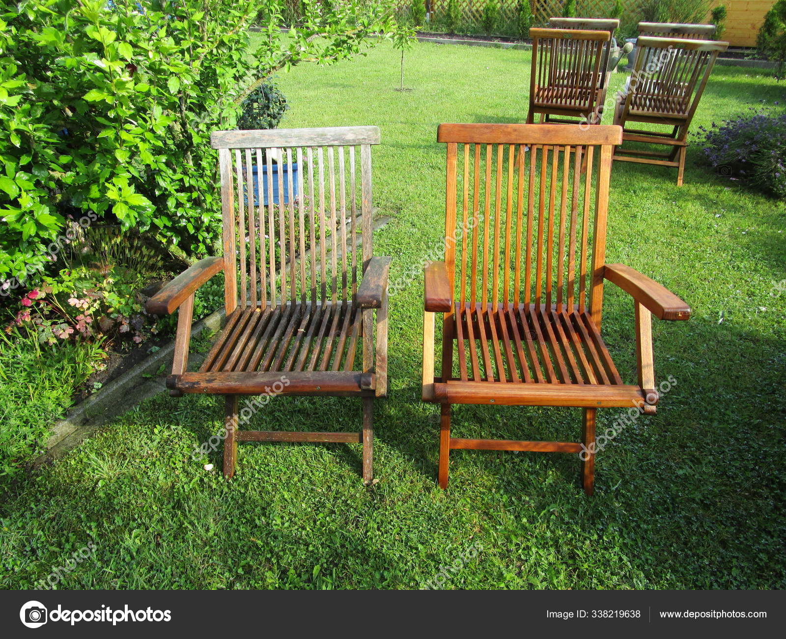 Geölte Gartenstühle Und Geölte — Stockfoto © PantherMediaSeller #338219638