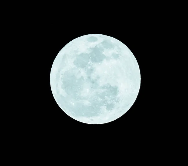 Emisphere 차가운 톤에서에서 망원경으로 어두운 보름달 — 스톡 사진