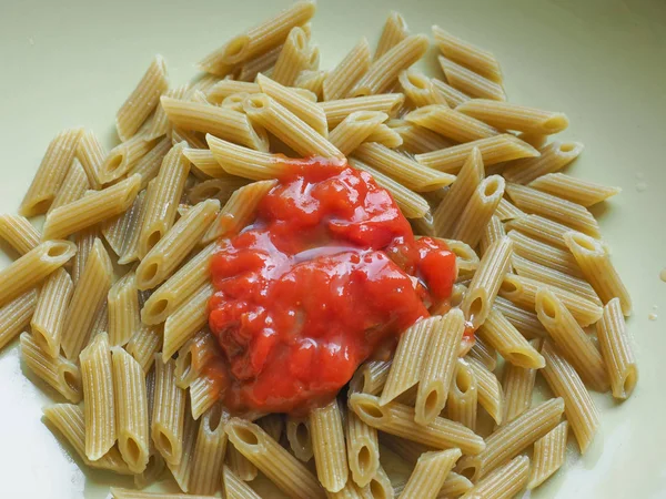 Makaron Penne Sosem Pomidorowym — Zdjęcie stockowe