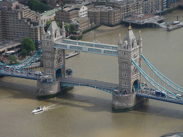 ロンドンのタワー ブリッジの航空写真 — ストック写真