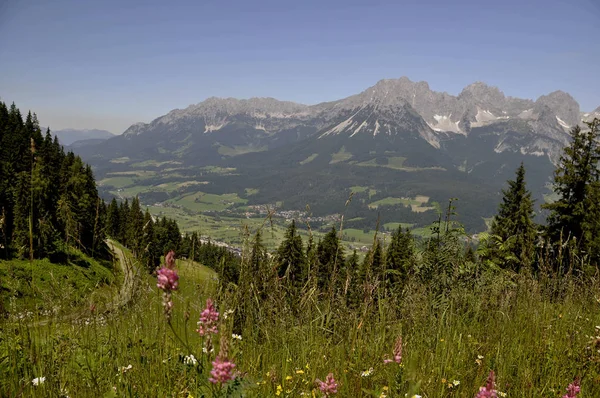 Vista Panorámica Del Majestuoso Paisaje Los Alpes —  Fotos de Stock