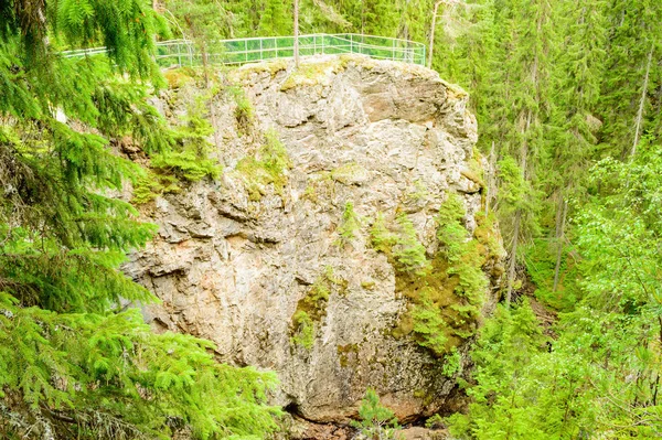 スウェーデンのダランにあるStyggforsenの岩盤 3億7 700万年前に小惑星の衝突は特別な特徴を持つ美しい谷を作りました — ストック写真