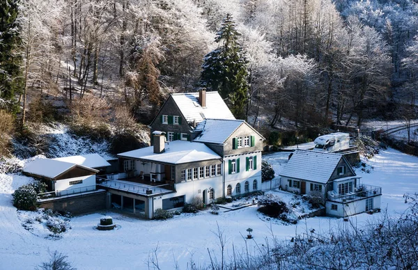 Maison Enneigée Dans Vallée — Photo