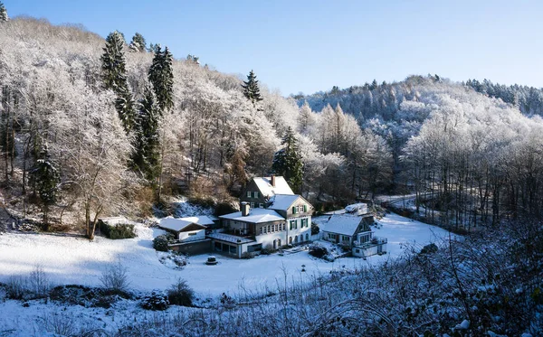 Snowy House Valley — Stock fotografie