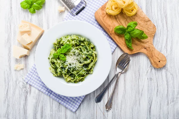 Fettuccine Spinach Parmesan Fresh Basil — Stock Photo, Image