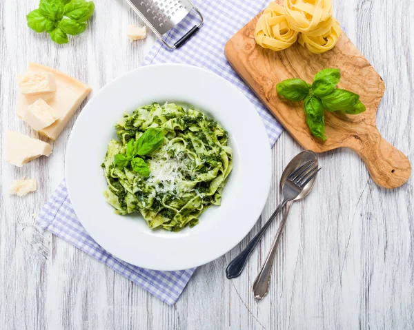 Fettuccine Spinach Parmesan Fresh Basil — Stock Photo, Image