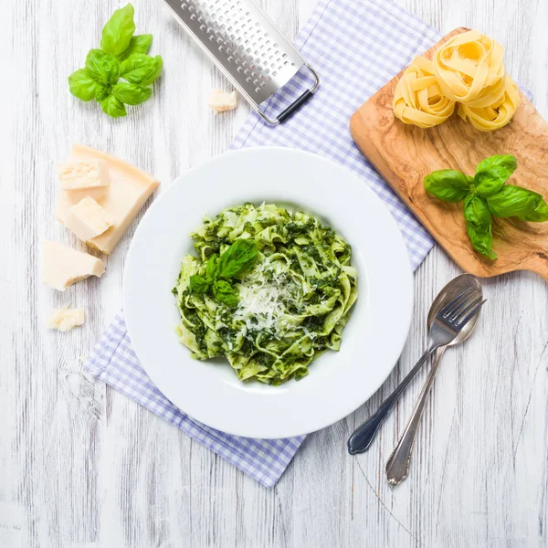 Fettuccine Spinach Parmesan Fresh Basil — Stock Photo, Image