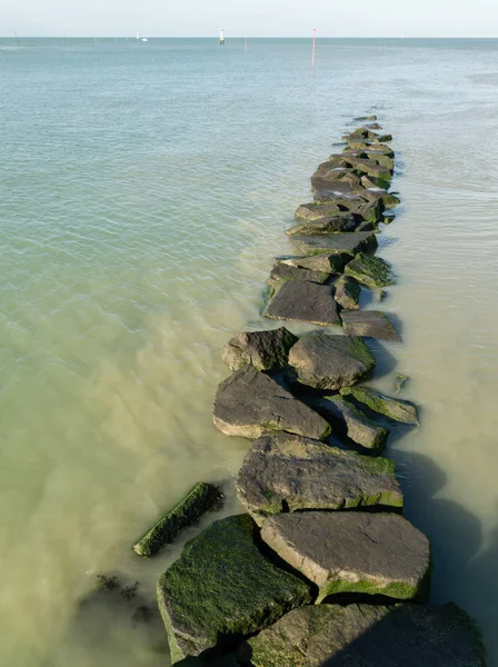 Okyanusa Giden Taştan Bir Yol — Stok fotoğraf