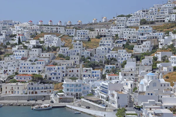 Resimli Chora Köyüne Yunanistan Astipalya Adasındaki Limana Bakıyor — Stok fotoğraf