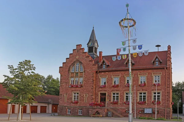 Câmara Municipal Wiesbach Com Maibaum — Fotografia de Stock