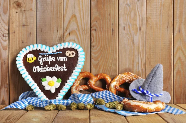 Original Bavarian Gingerbread Heart Octoberfest Hat Brine Old Wooden Boards — Stockfoto