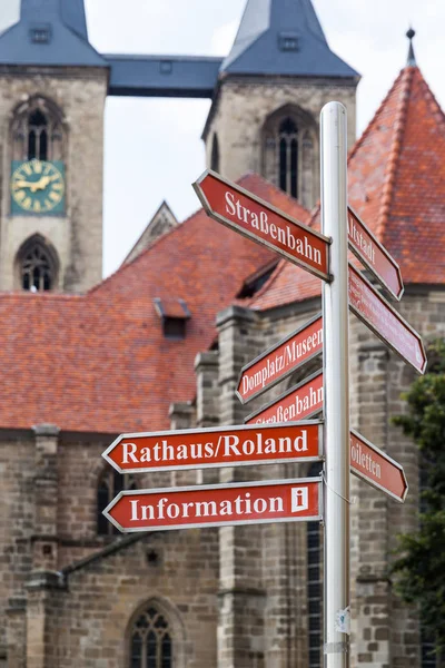 Système Orientation Touristique Halberstadt Surplombant Cathédrale — Photo