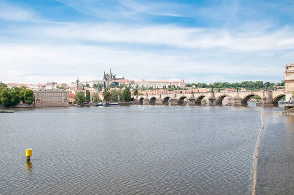 Hermoso Panorama Del Puente Las Charles Castillo Praga Día Soleado —  Fotos de Stock