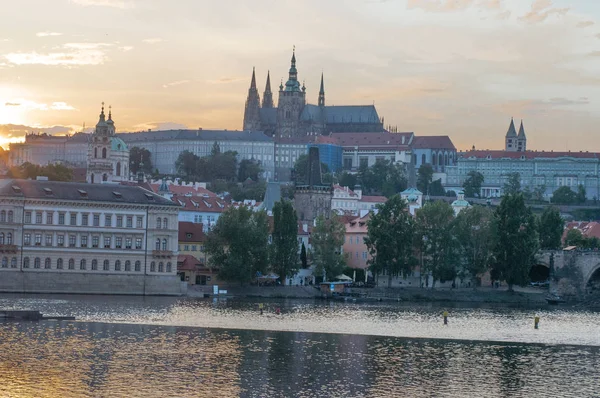 Çek Cumhuriyeti Nde Güzel Bir Gecede Prag Güzel Bir Günbatımı — Stok fotoğraf