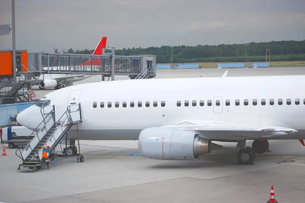 Боїнг 737 Гангстеєм Аеродромі — стокове фото