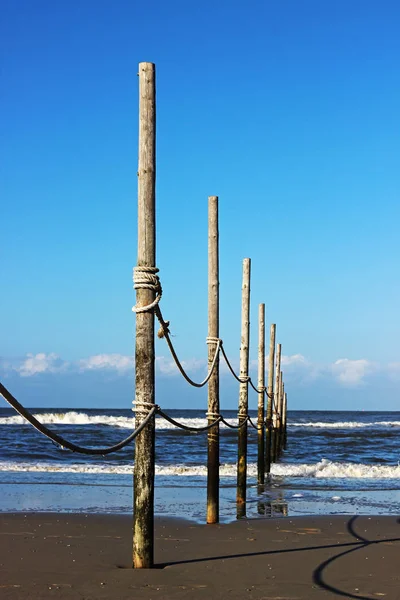 Beach Border Wooden Posts Ropes — Stock Photo, Image