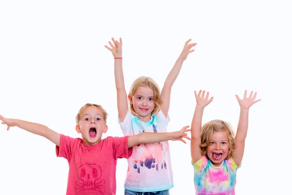 Crianças Engraçadas Jubilando Frente Fundo Branco — Fotografia de Stock