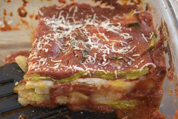 Parmezaan Van Courgette Mozzarella Tomatensaus — Stockfoto