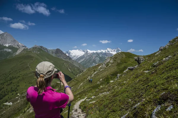Woman Hiking Clothes Front Grossglockner Hiking Kal Matrei Hohe Tauern — 스톡 사진