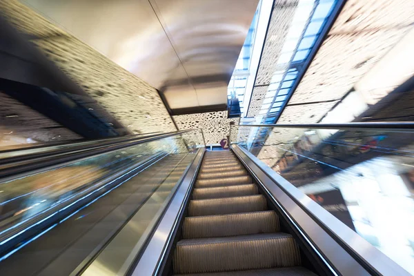 Rolltreppen Einkaufszentrum Zoomunschärfe Bewegung — Stockfoto