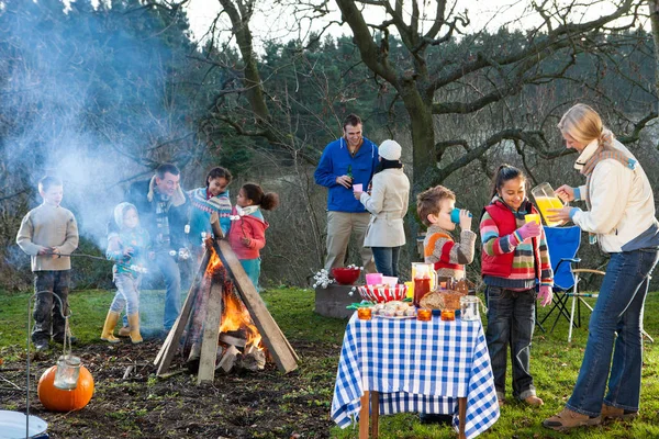 Family Bonfire Food Drinks — Stock Photo, Image