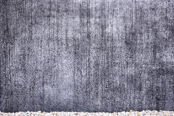 背景目的のためのグランジーテクスチャコンクリート壁 前方に明るい石の道 — ストック写真
