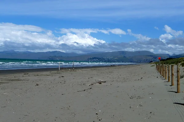 南岛新发烧友Akaroa附近的海滩 — 图库照片