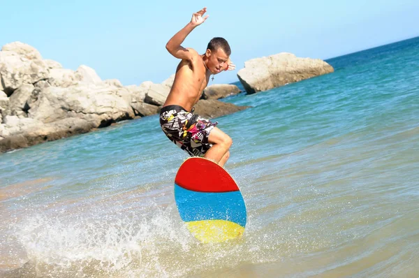 Teenager Surf Spiaggia — Foto Stock