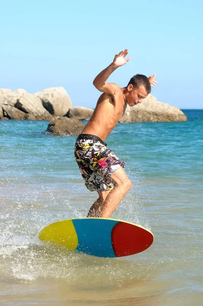 Teenager Surfing Beach — Stock Photo, Image