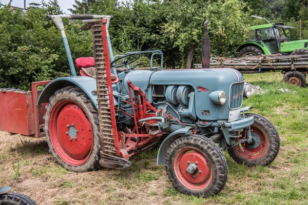 Traktor Pályán — Stock Fotó
