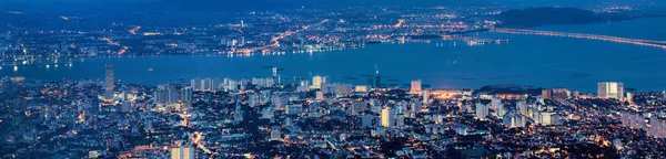 乔治镇槟城马来西亚空中风景从槟城山在傍晚蓝色时光全景 — 图库照片