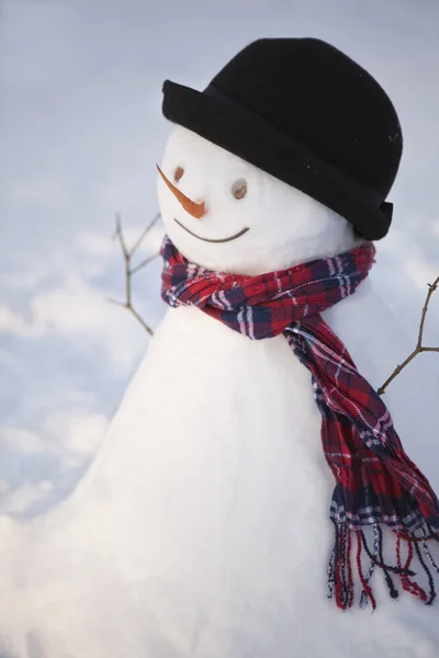 Pupazzo Neve Con Bombetta Sciarpa Rossa — Foto Stock