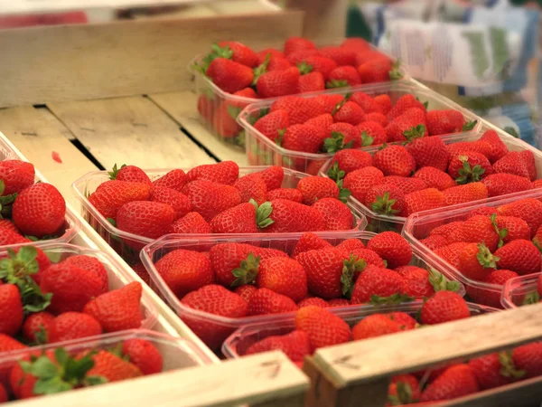 Erdbeermarmelade Kochen Und Erdbeeren Waschen — Stockfoto